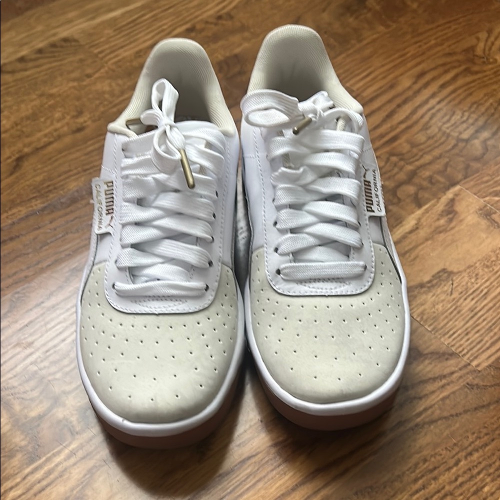 Puma White on White Sneaks! [womens 7]